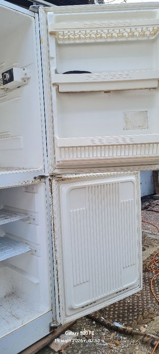Продавам хладилник работещ