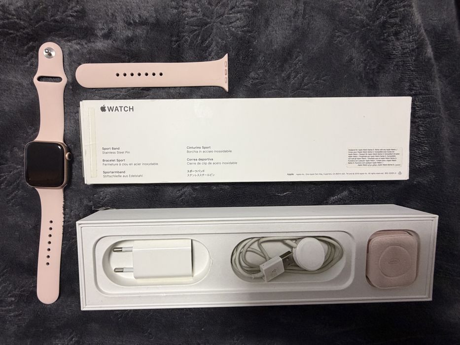 Apple watch series 5 rose gold
