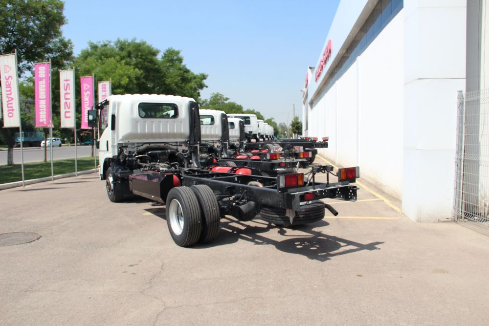Шасси без кузова Isuzu NPR 82 L (CNG)