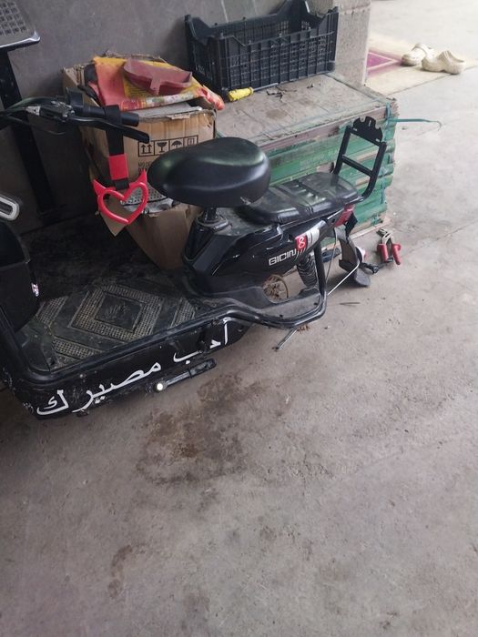 Скутер электравелосипед