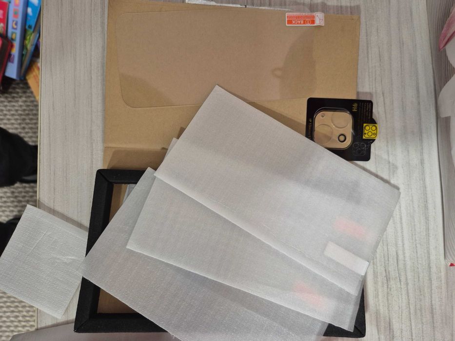 6 броя стъклени протектори за iphone 13 + 3 за камера