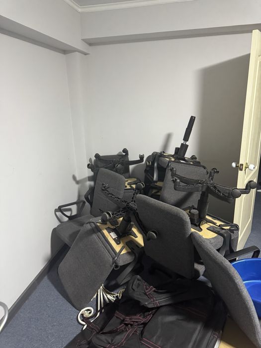 офисные,обысные кресла