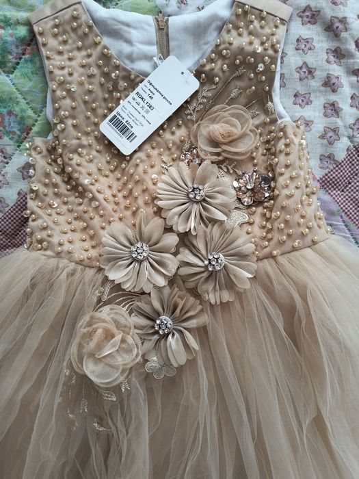 Нова рокля от Carnival kids