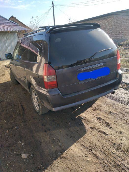 Митсубиси спейс вагон