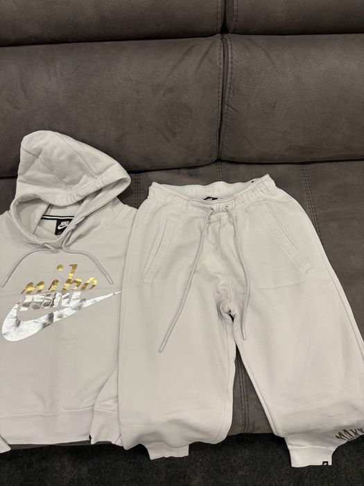 Дамски оригинални анцузи Nike