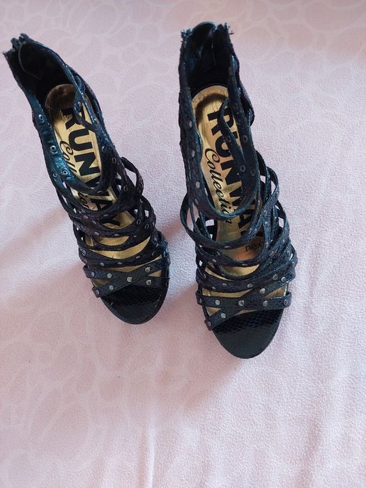 Сандали с висок ток и платформа