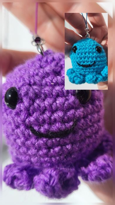 Продам брелки вязанные.