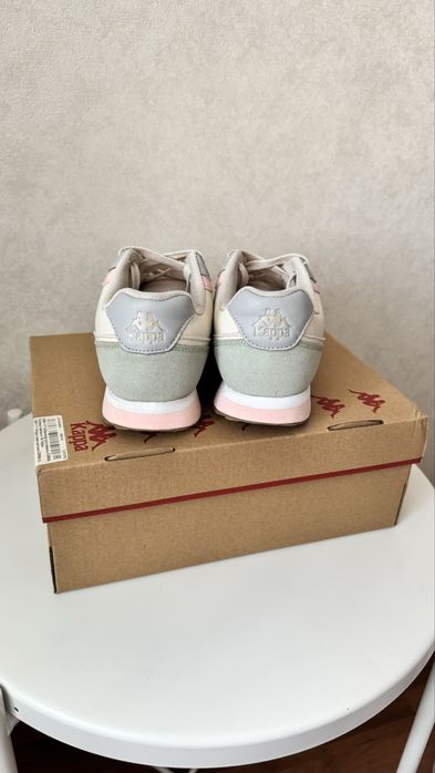 Кроссовки на девочку