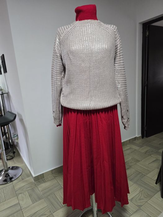 Pulover nude, model cu insertii sidefate de argintiu, pt rochii, fuste