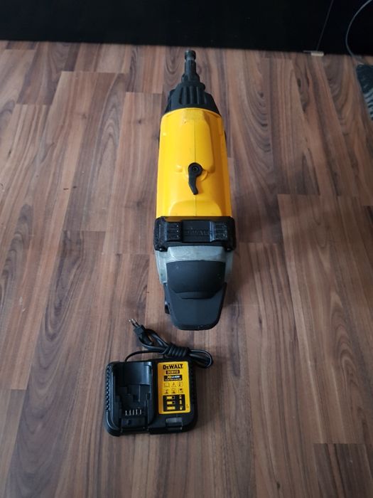 Pistol de bătut cuie în beton Dewalt DCN 890