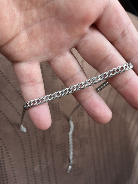 Продам серебренную цепочку.