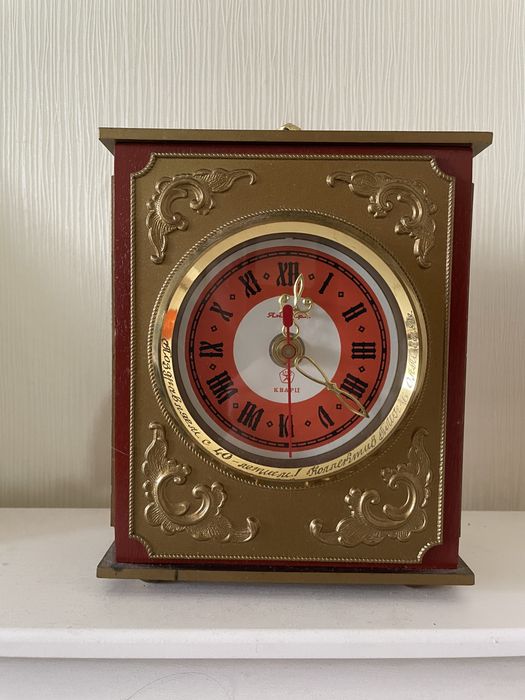 Продам часы эпохи СССР