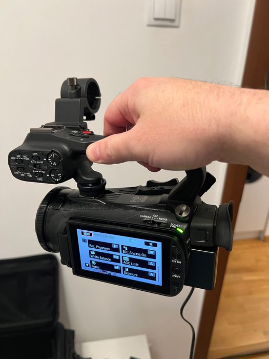 Camera video profesională Canon XA30