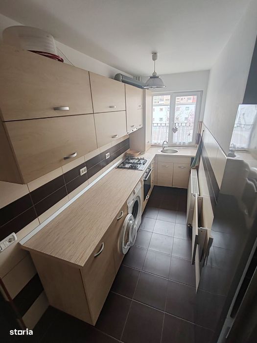 Vând apartament 2 camere et 1 din 4