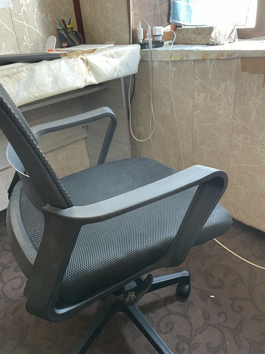 Ofisni kresslo ergonomik