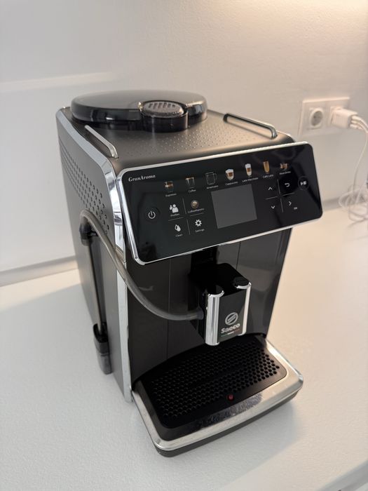 Expressor SAECO GranAroma Automat, aparat de cafea cu spumant de lapte, SM6580/10