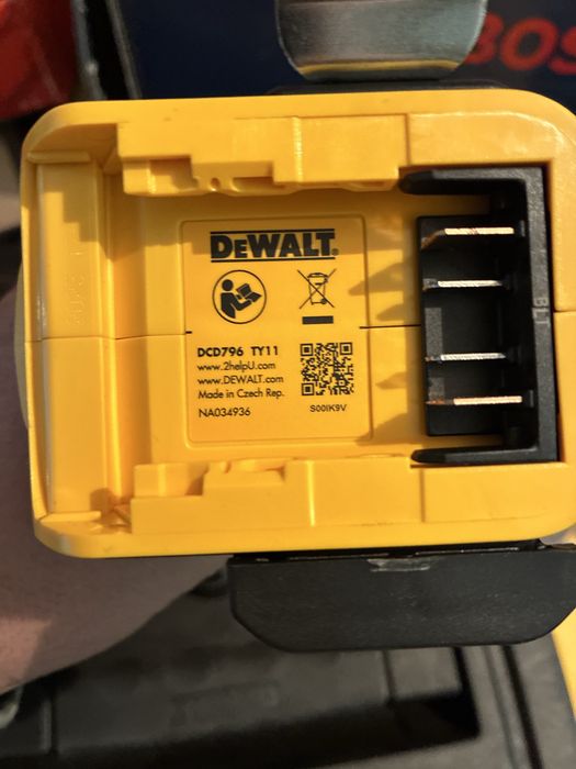 Комби винтоверт Деволт Dewalt DCD796