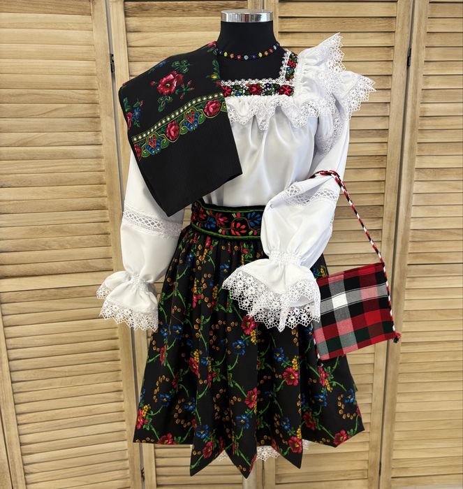 Costum traditional/popular de Maramures pentru femei autentic complet