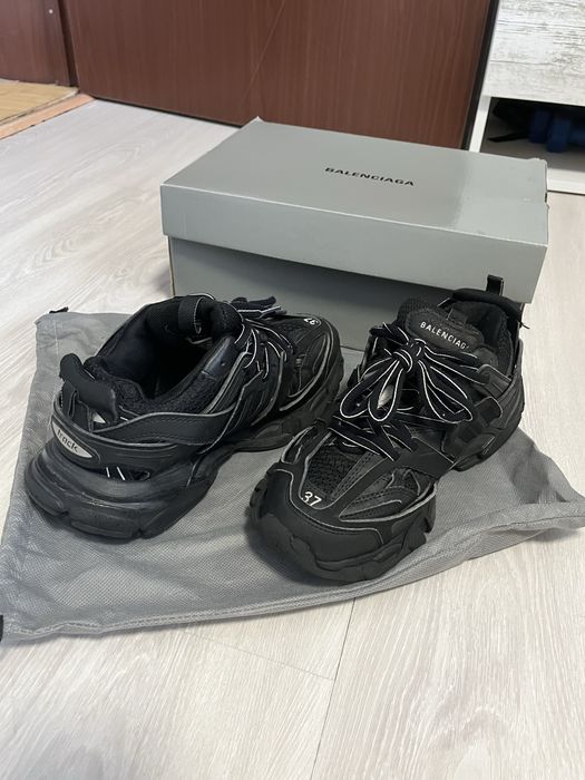 Balenciaga track