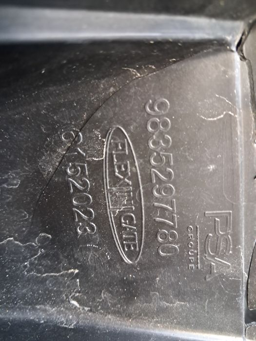 Решетка радиатор  Peugeot 308 /3