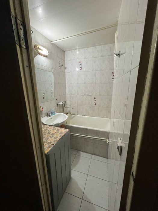 Продаем свою трех-комнатную квартиру в центре города Ц-5