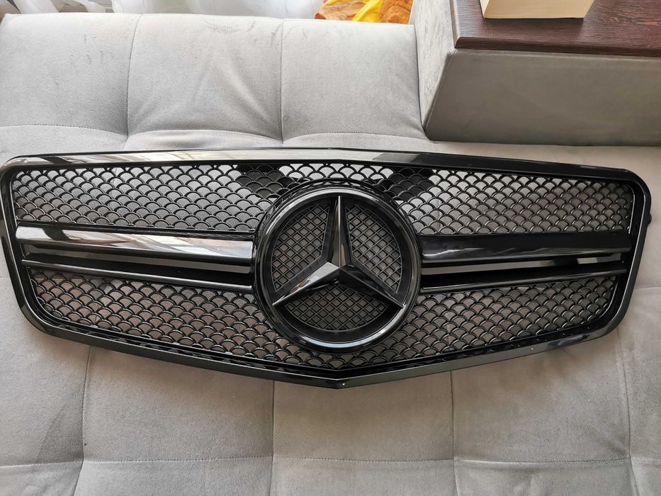 Решетка/маска с емблема тип AMG E63 за Mercedes W212 2009/2013