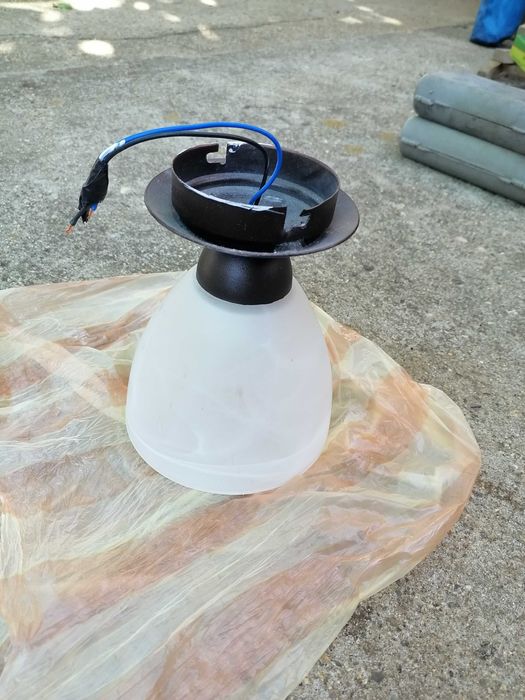 Продавам лампа за окачване на таван