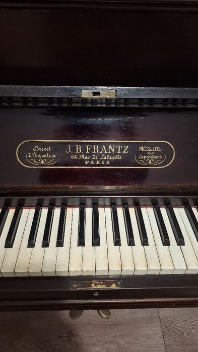 Pianina veche J. B. Frantz