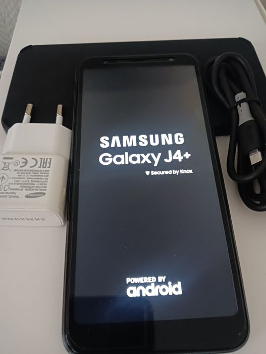 Продам Телефон  САМСУНГ Ж 4+