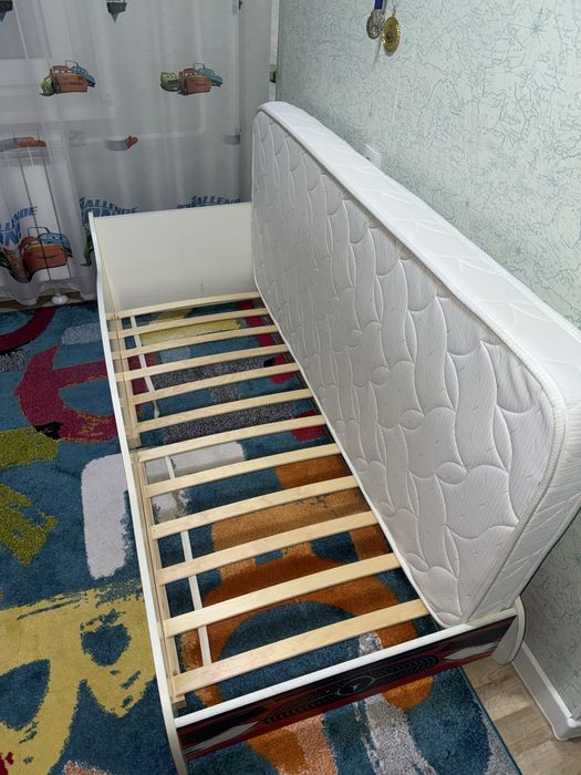 Детская кровать машинка