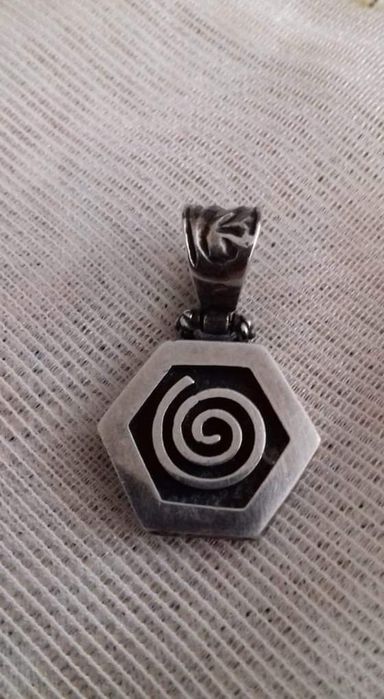 Сребърен медальон