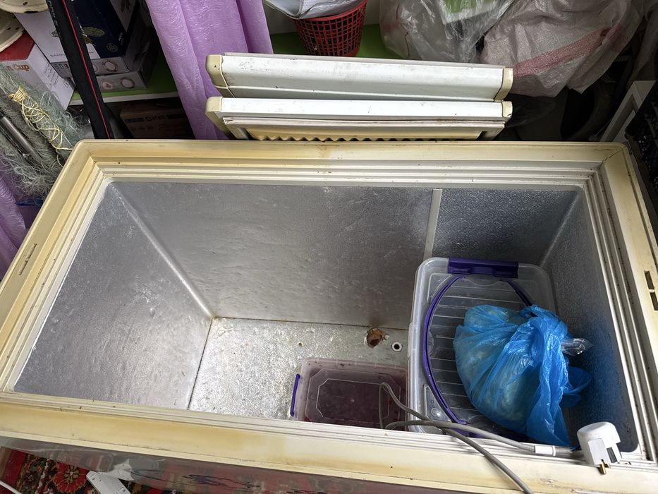 Morozilnik sotiladi xolati yaxshi qopqoqlari bor