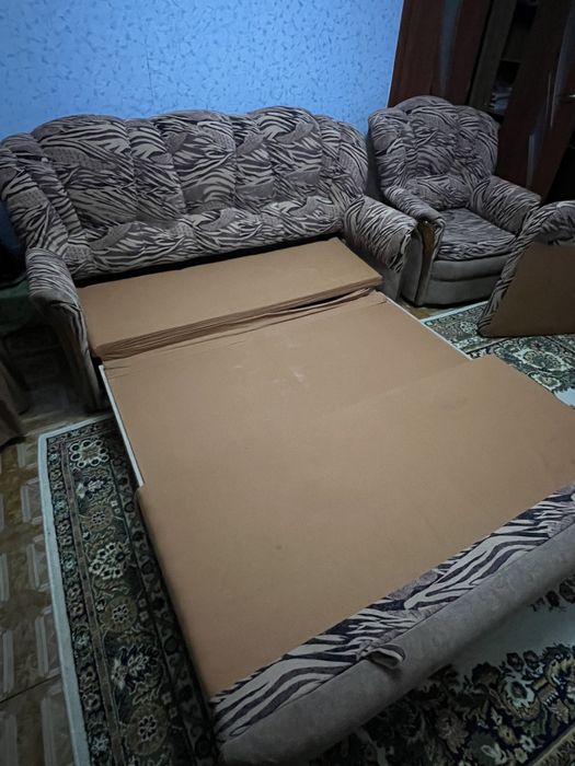 Продам диван с двумя креслами
