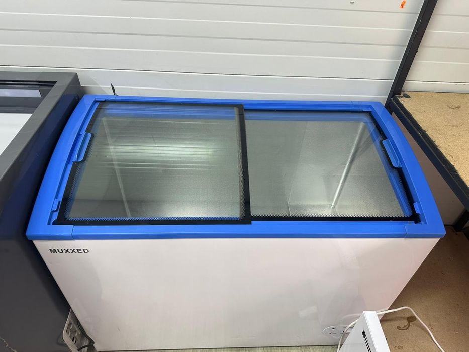 Витринный морозильник и холодильник