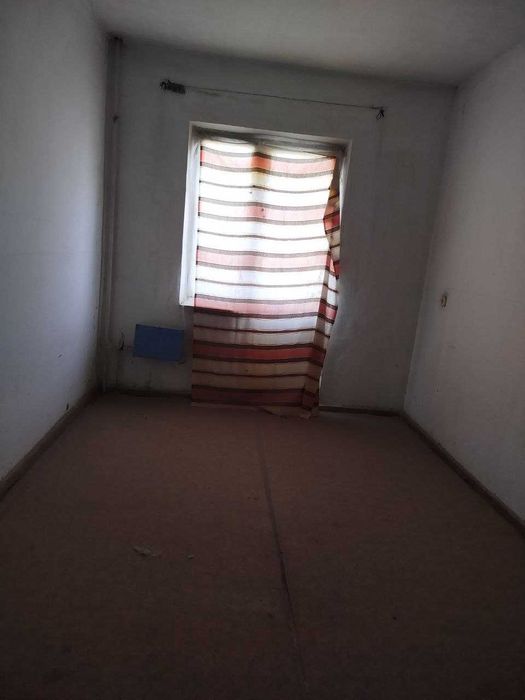 4х комнатная квартира без ремонта на районе Супера