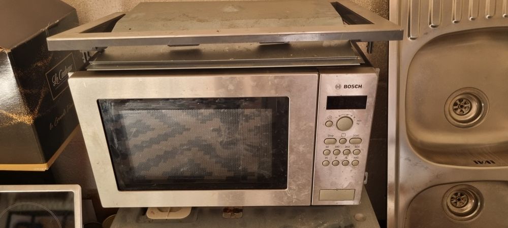 Фурна,котлони, микровълнова фурна, и мивка със смесител