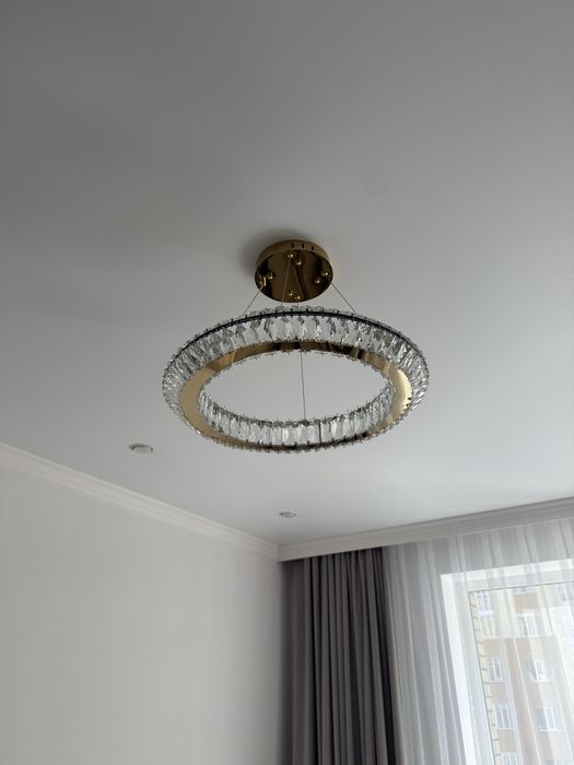 Продам диван, две люстры и ковер