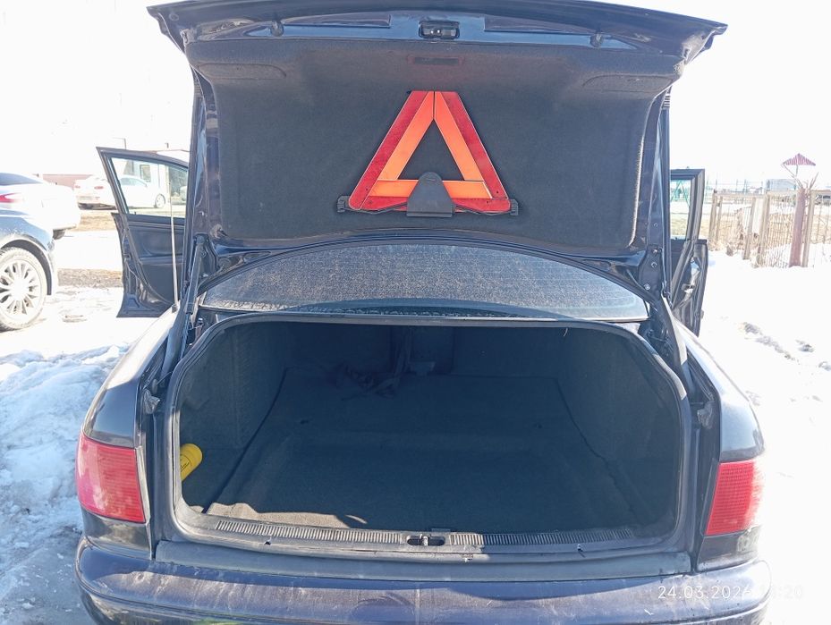 Продам Ауди А8 в среднем состоянии