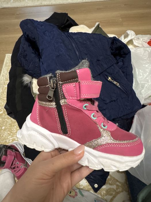 Продам осеннюю куртку+ботинки