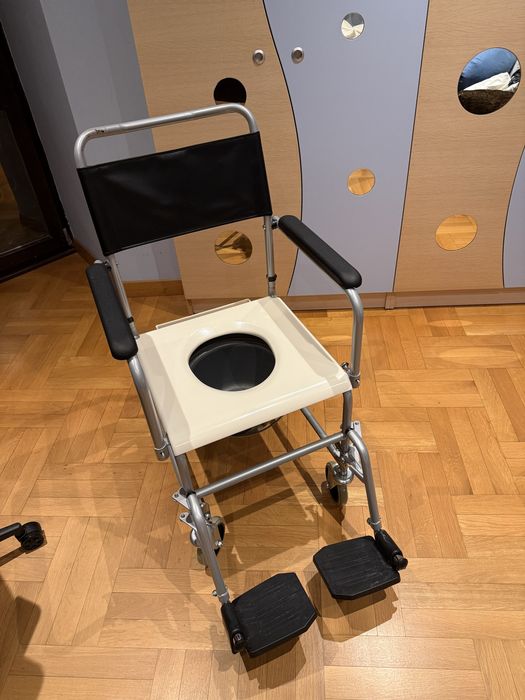 Санитарен стол. Нов.