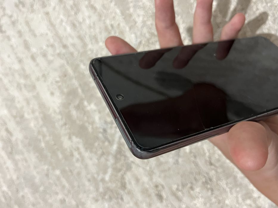 “Продаю Samsung A73 б/у, в нормальном состоянии.”