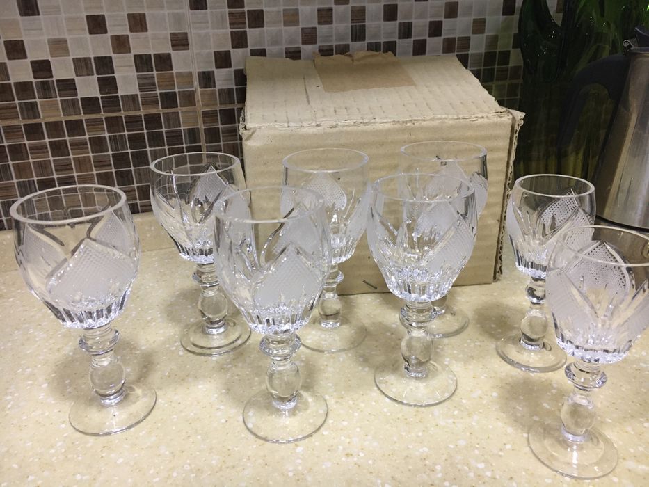 Продается гейзер,ваза,рюмки ,набор для сыпучих