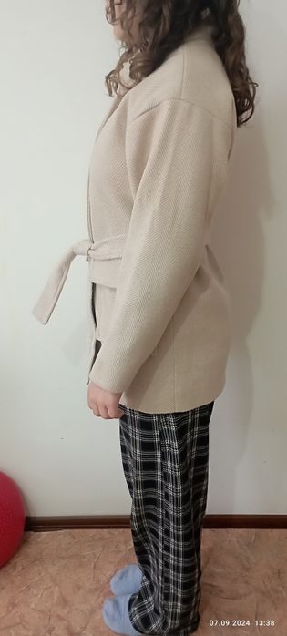 Продам пальто на девочку10-13л