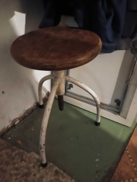 Стари столове промоция