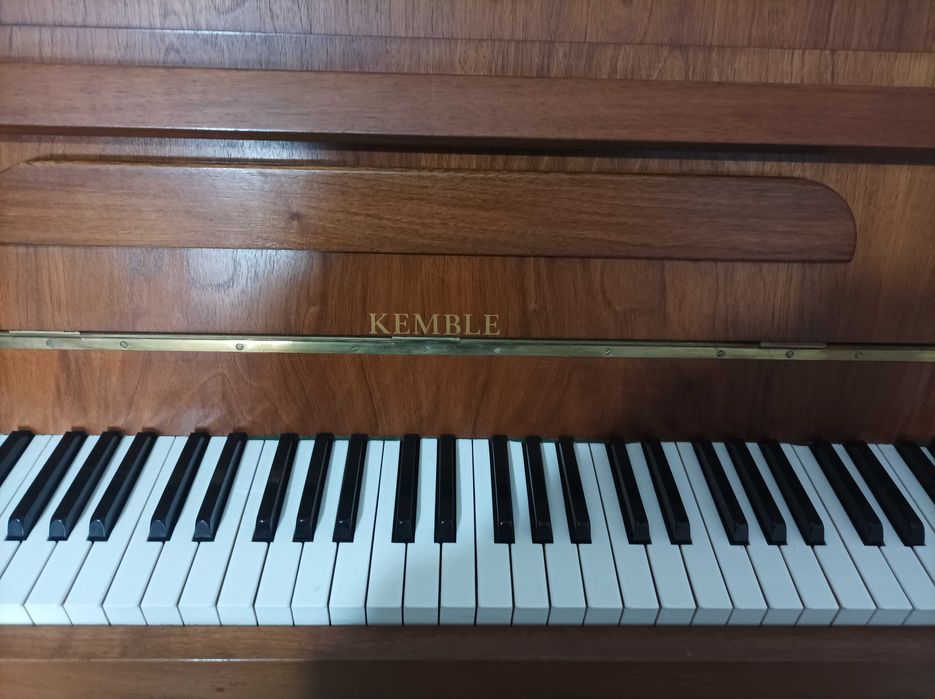 Pianină Kemble – Dimensiuni Reduse,Englezească – 700€ (ușor negociabil