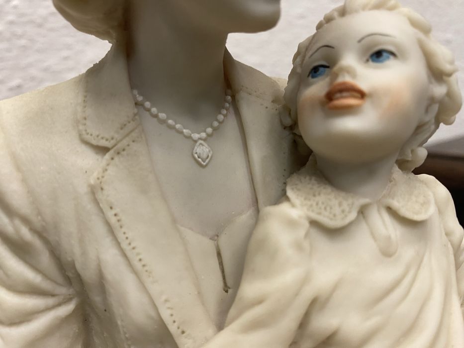 Италианска статуетка „Майка с дете“ A. Belcari, около 1980–1990 г.