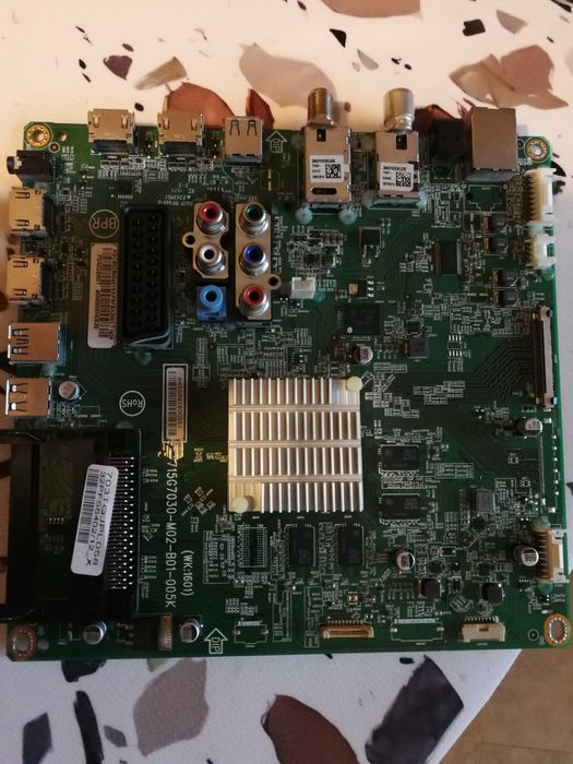 Продавам резервни части от телевизор Philips 32PFS6402/12