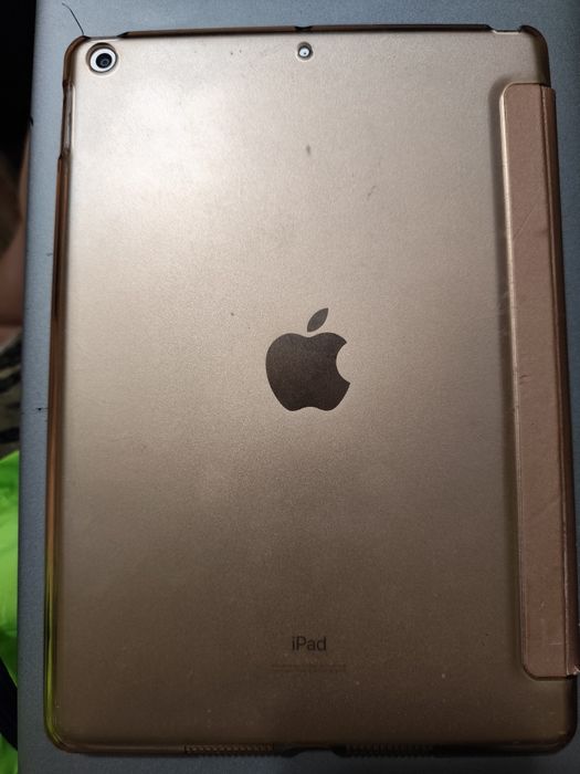 Продавам iPad 7-ма генерация 32GB