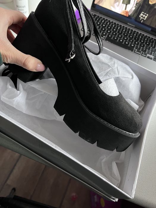 Обувки нисък ток