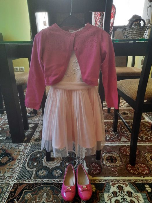 Rochița,  bolerou si pantofi